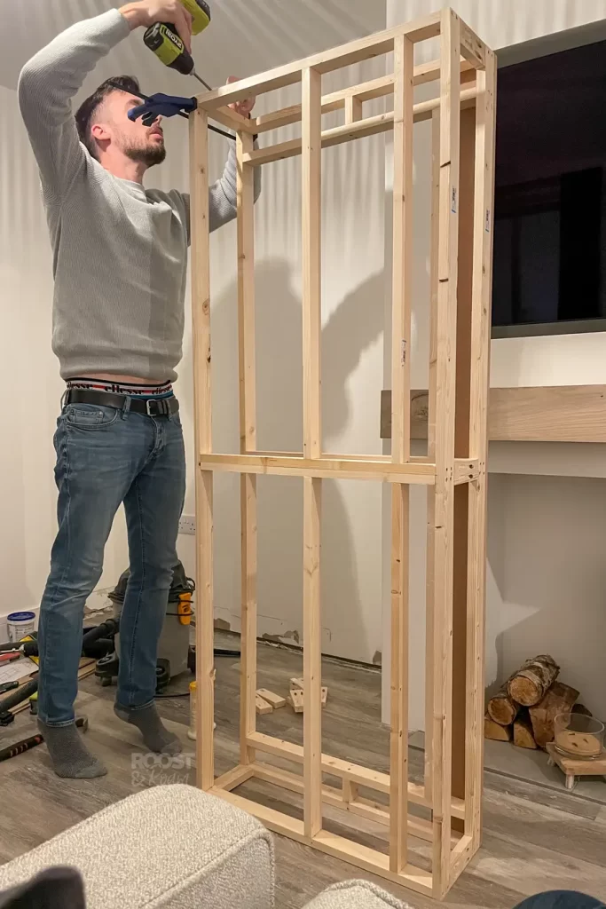 Building frame for alcove cupboards