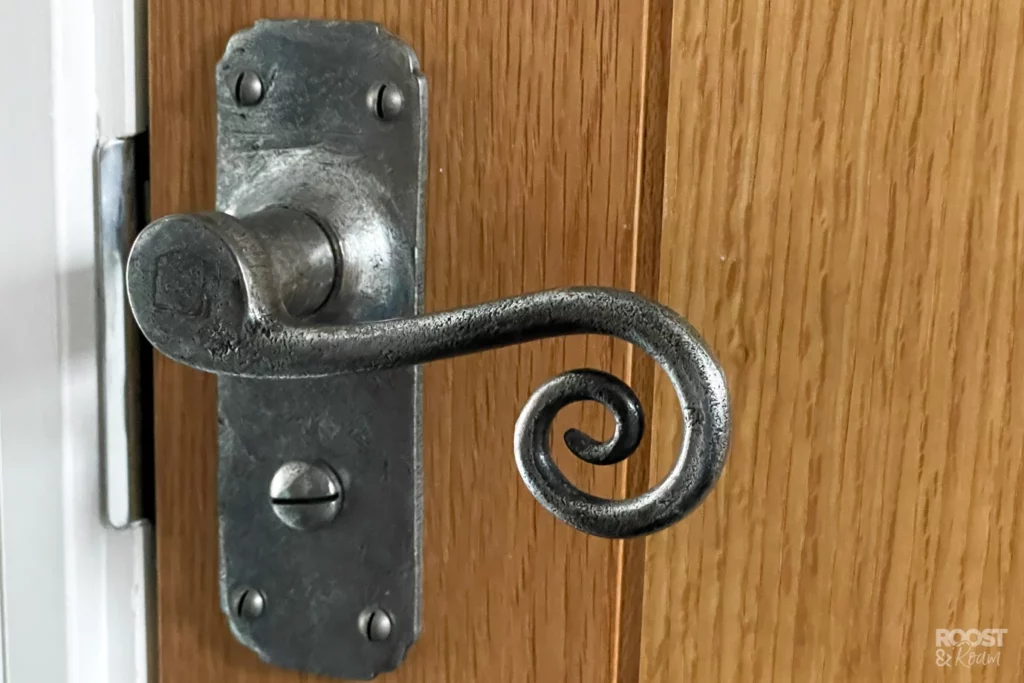 Swirl door handles