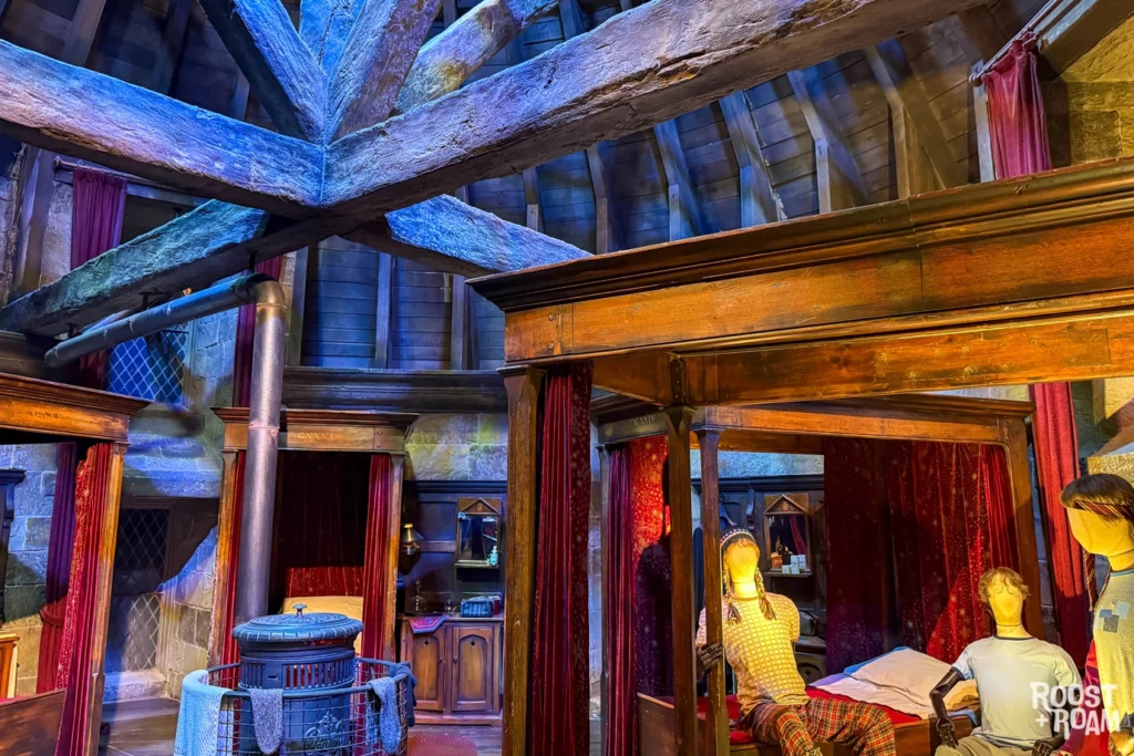 Hogwarts boys dorm set