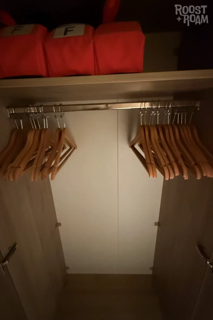 Hanging space internal cabin Iona