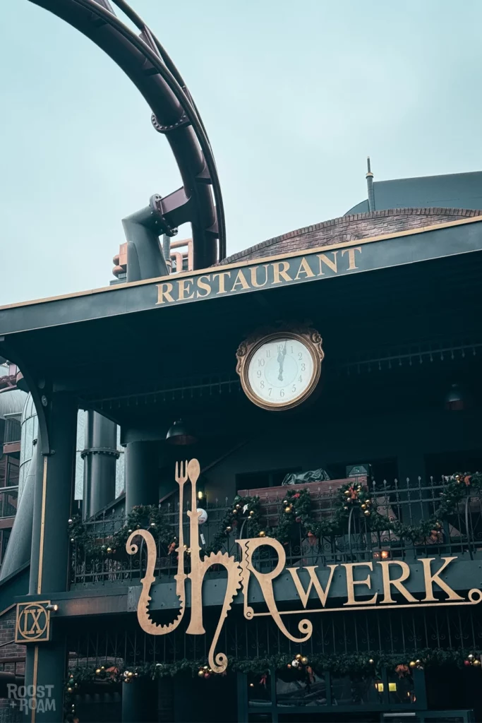 Uhrwerk restaurant park entrance