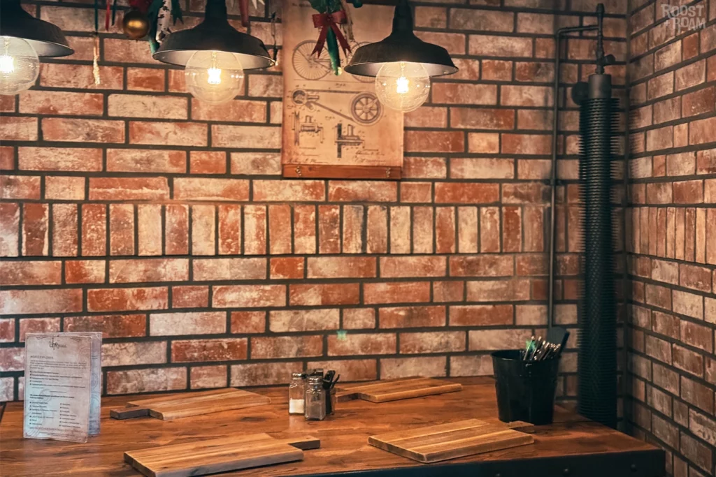 Uhrwerk restaurant tables