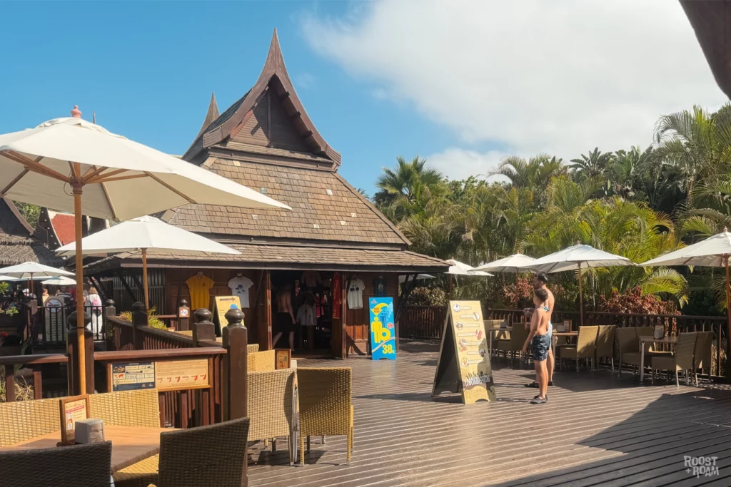 Siam park lockers and shops