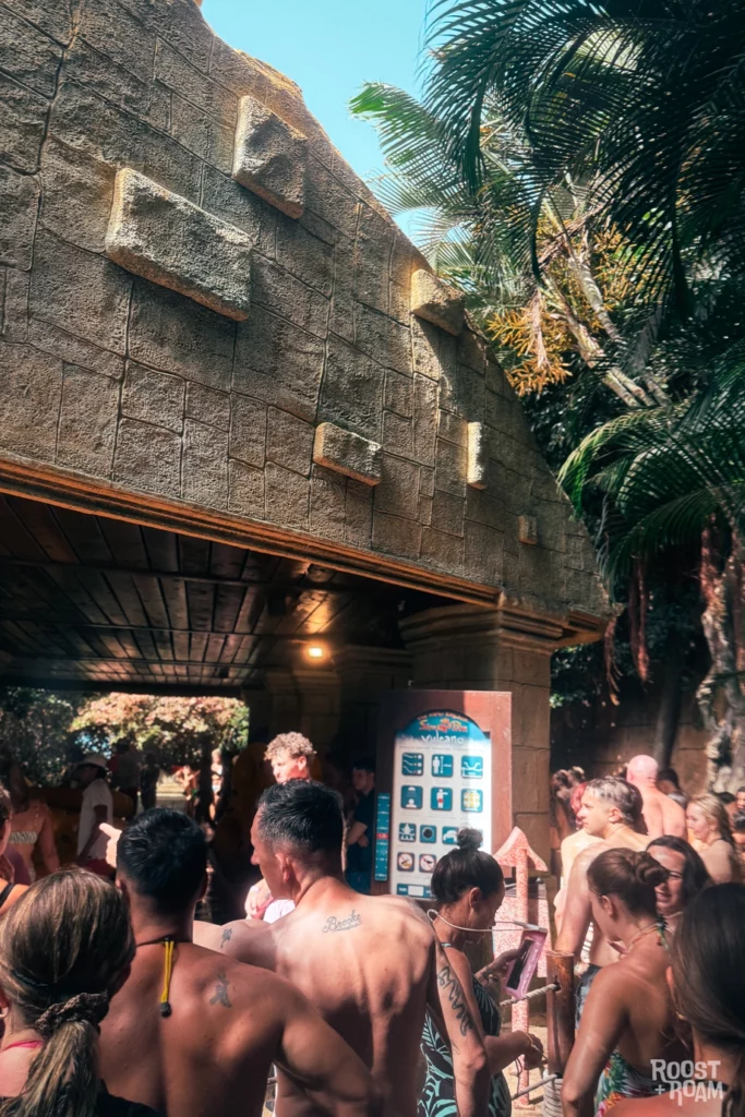 Vulcano queue line